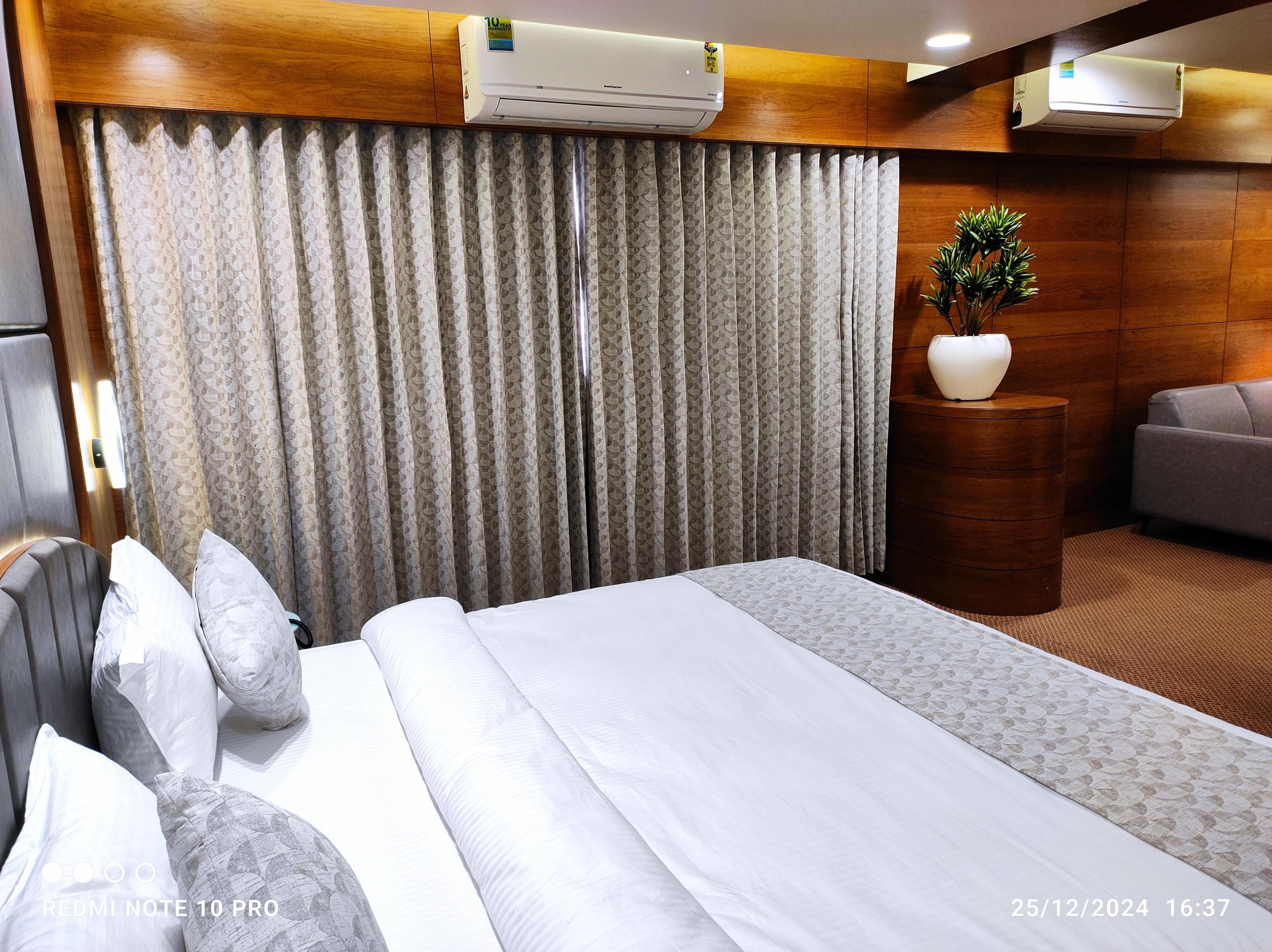 HOTEL AURELLIA Room Type - President Suite Room