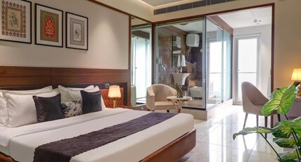 Saltstayz Trinity - Chandigarh Mohali Room Type - Luxury Suite with Private Balcony and Kitchenette