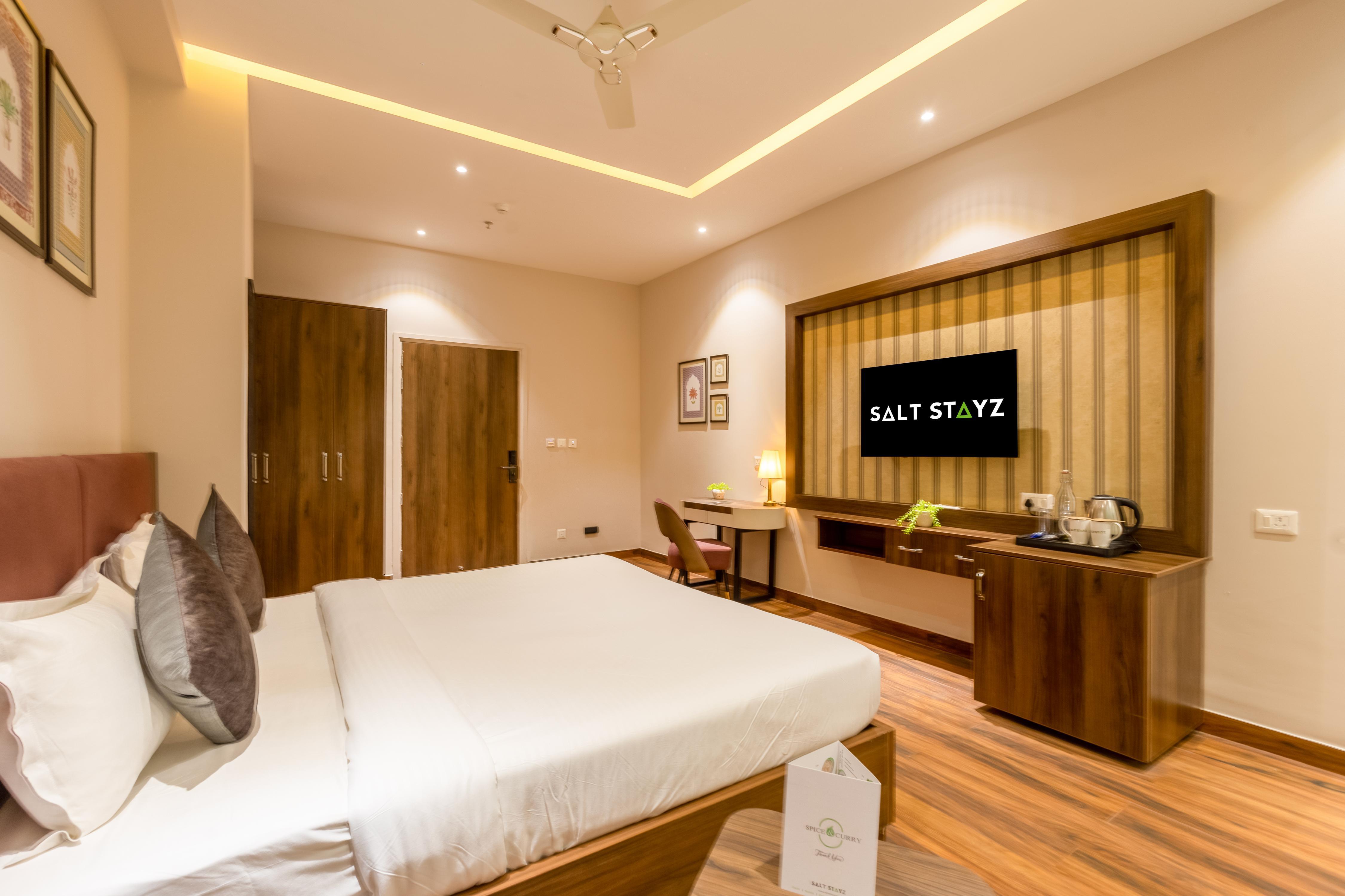 Saltstayz Trinity - Chandigarh Mohali Room Type - Premium Suite with Bathtub