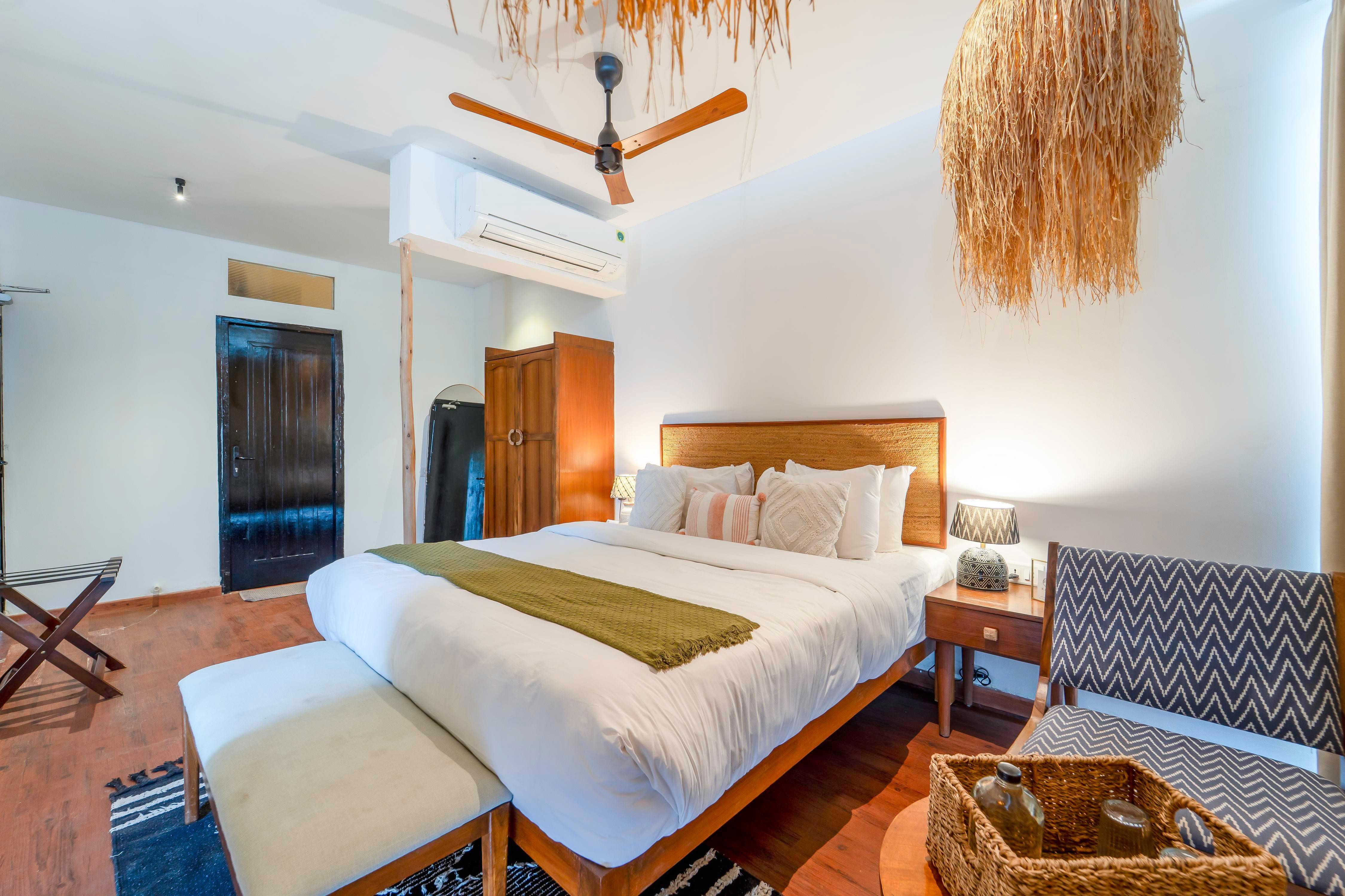 KAIA OCEANFRONT BOUTIQUE HOTEL & VILLA - Tap to explore photos