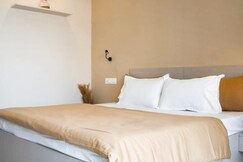 Hamlet Studio Apartments with Balcony