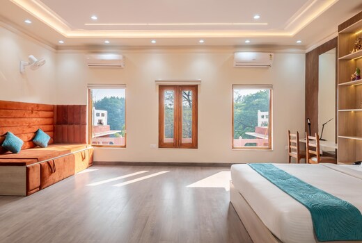 Hotel Ananda Kashi