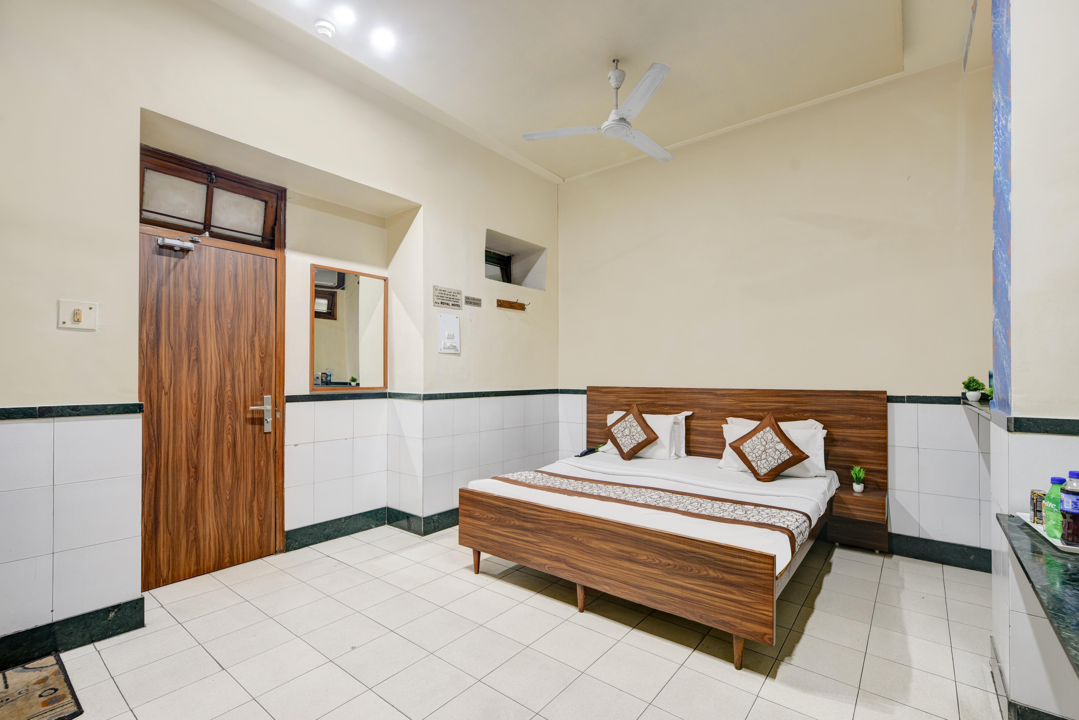 New Royal Hotel in Front of Old Delhi Railway Station Room Type - Standard Room with Air Conditioning