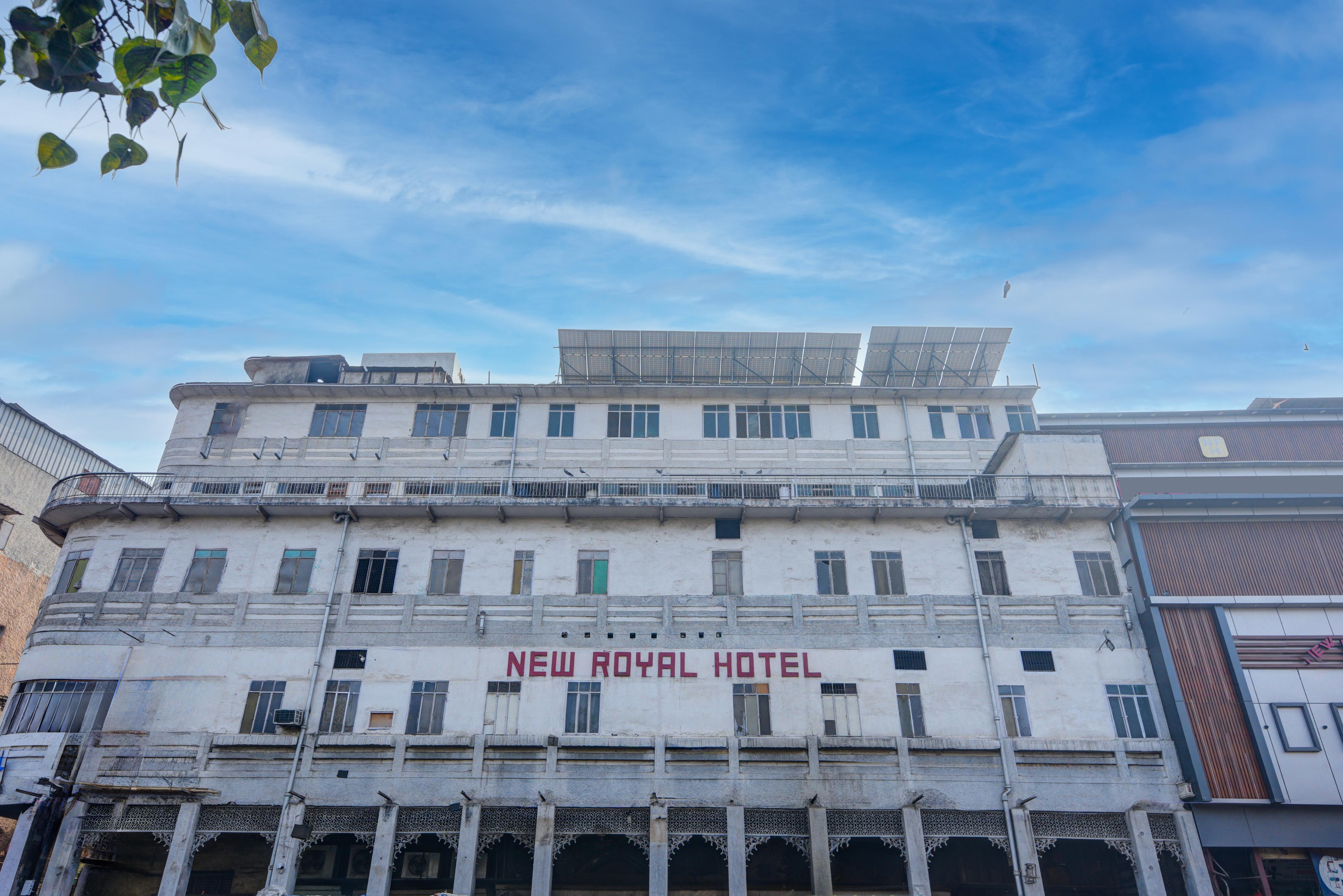 New Royal Hotel in Front of Old Delhi Railway Station Room Type - Deluxe Room with Balcony City View