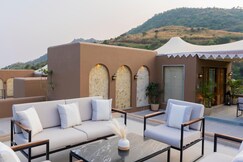 SaffronStays Moringa Valley Oak Villa