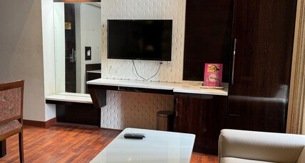 Hotel Geet Deluxe Near Connaught Place and New Delhi Railway Station Room Type - Triple Bed Family Room with Balcony and Parking Hotel Geet Deluxe Near Connaught Place and New Delhi Railway Station Room Type - Triple Bed Family Room with Balcony and Parking