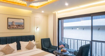 Perfectstayz Mall Road Mussoorie Room Type - Super Deluxe room with Private Balcony