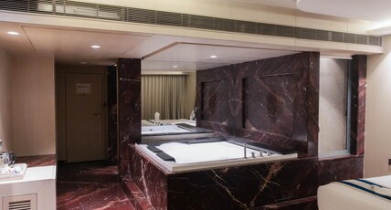 Pravegs Grand Eulogia,Ahmedabad Room Type - ROMANTIC GETAWAY SUITES