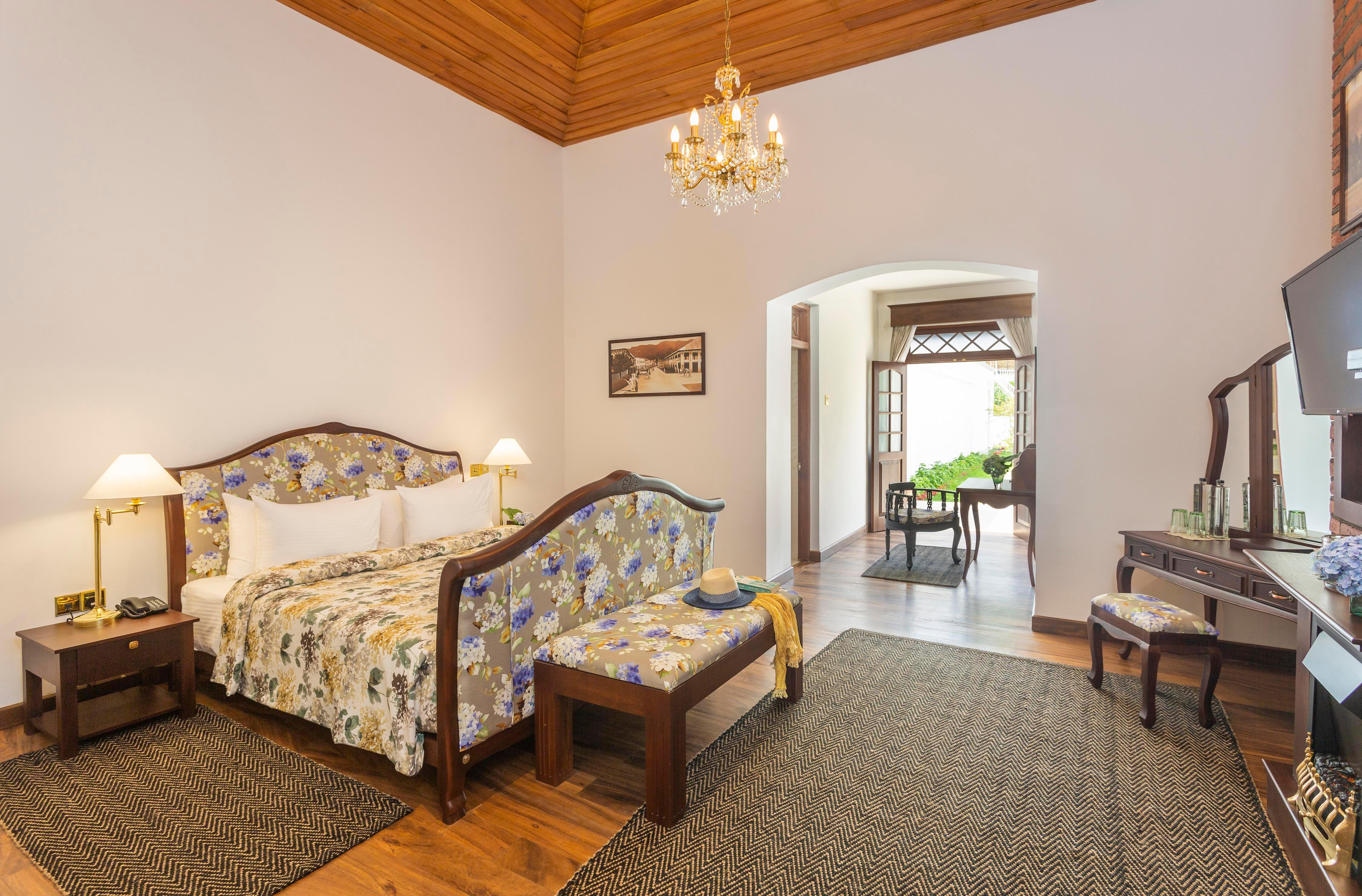 W15 Lake Gregory Room Type - Deluxe King Bed Room with Garden View