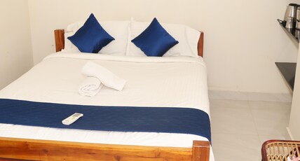 Jayam Residency Room Type - Deluxe Room with Mountain View