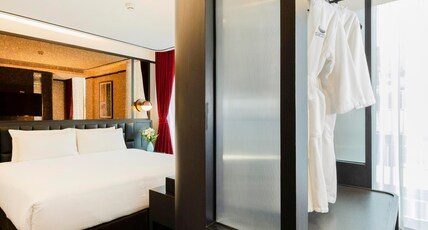 The Gravitique Hotel Khaosan Room Type - Superior Room