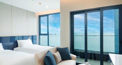 S. Sriracha Hotel & Residence Room Type - DELUXE TWIN ROOM