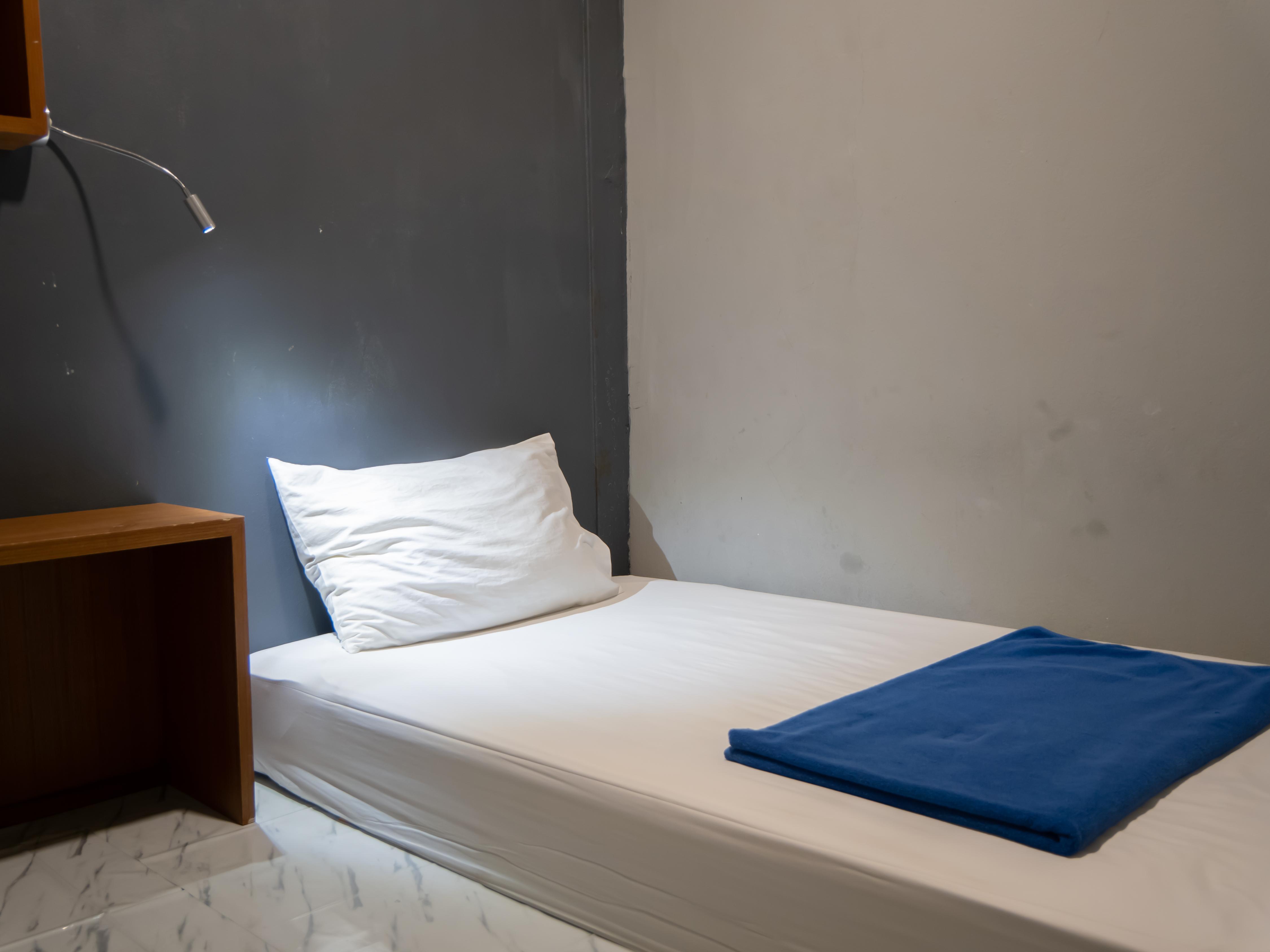 Leisure Hostel Room Type - ฺBudget Single Room Shared Bathroom