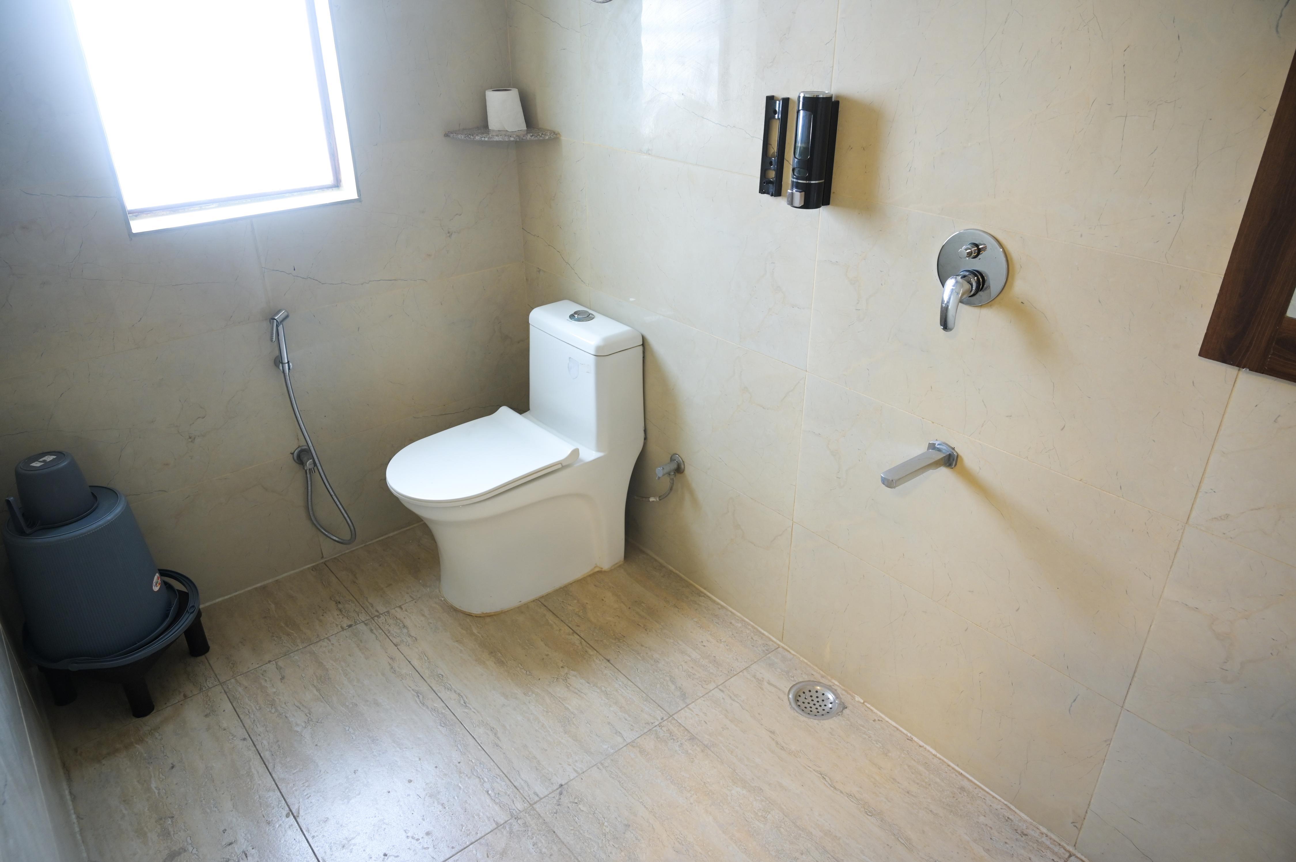 Raj Residency Gurgaon Room Type - Standard Room with Balcony and Garden View