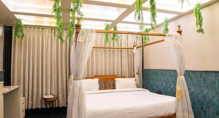 Orsom Stays Sassy - Sector 42 Room Type - Tranquil Terrace Dubai Suite with Jacuzzi