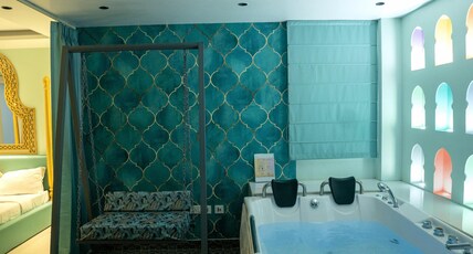Orsom Stays Sassy - Sector 42 Room Type - Morocco Suite with Jacuzzi