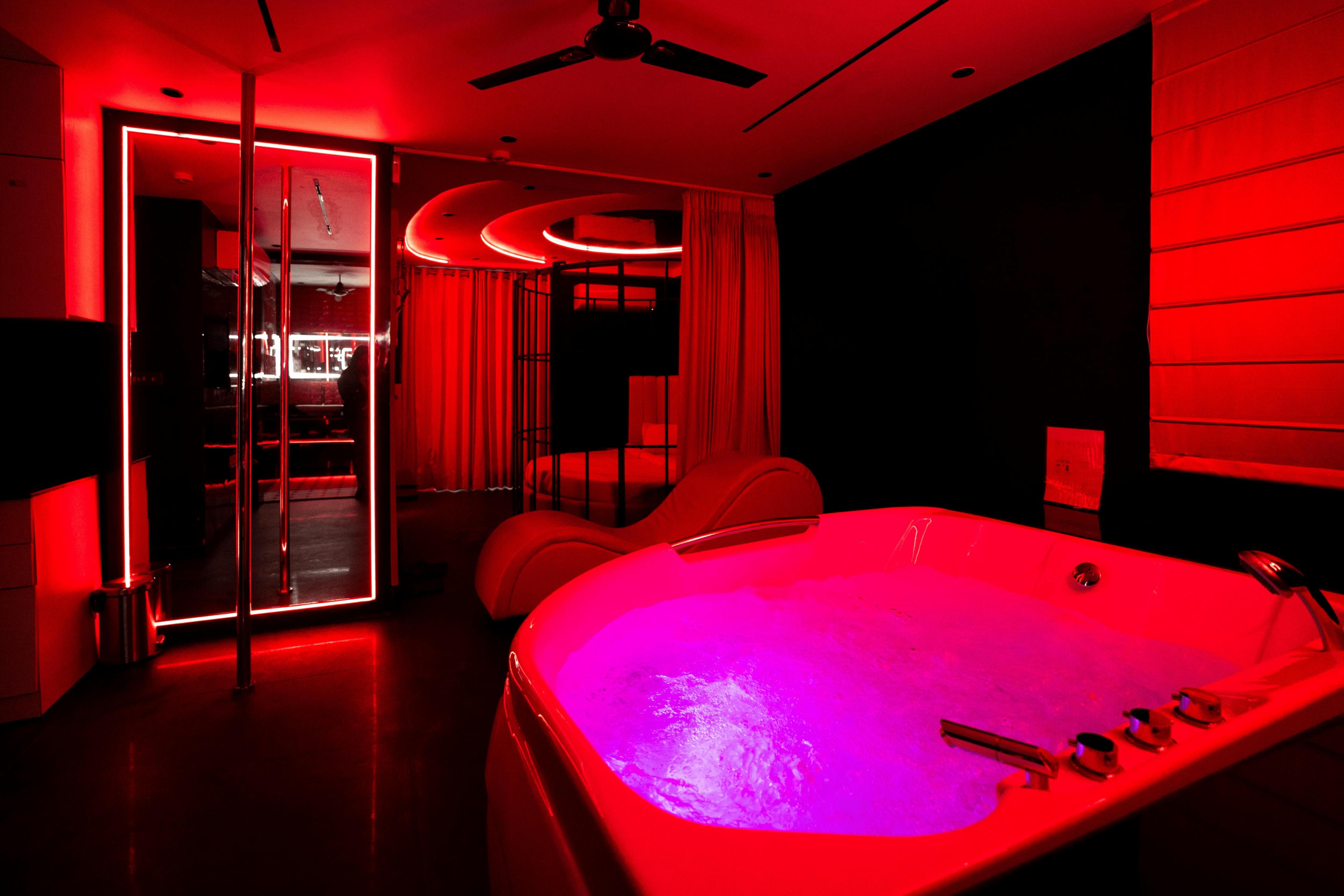 Orsom Stays Sassy - Sector 42