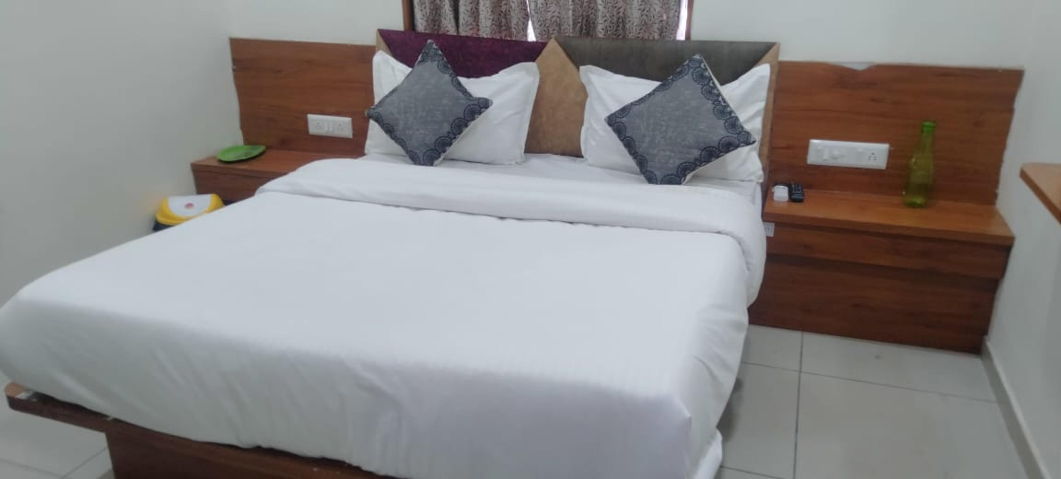 Hotel Jasraj - Tap to explore photos