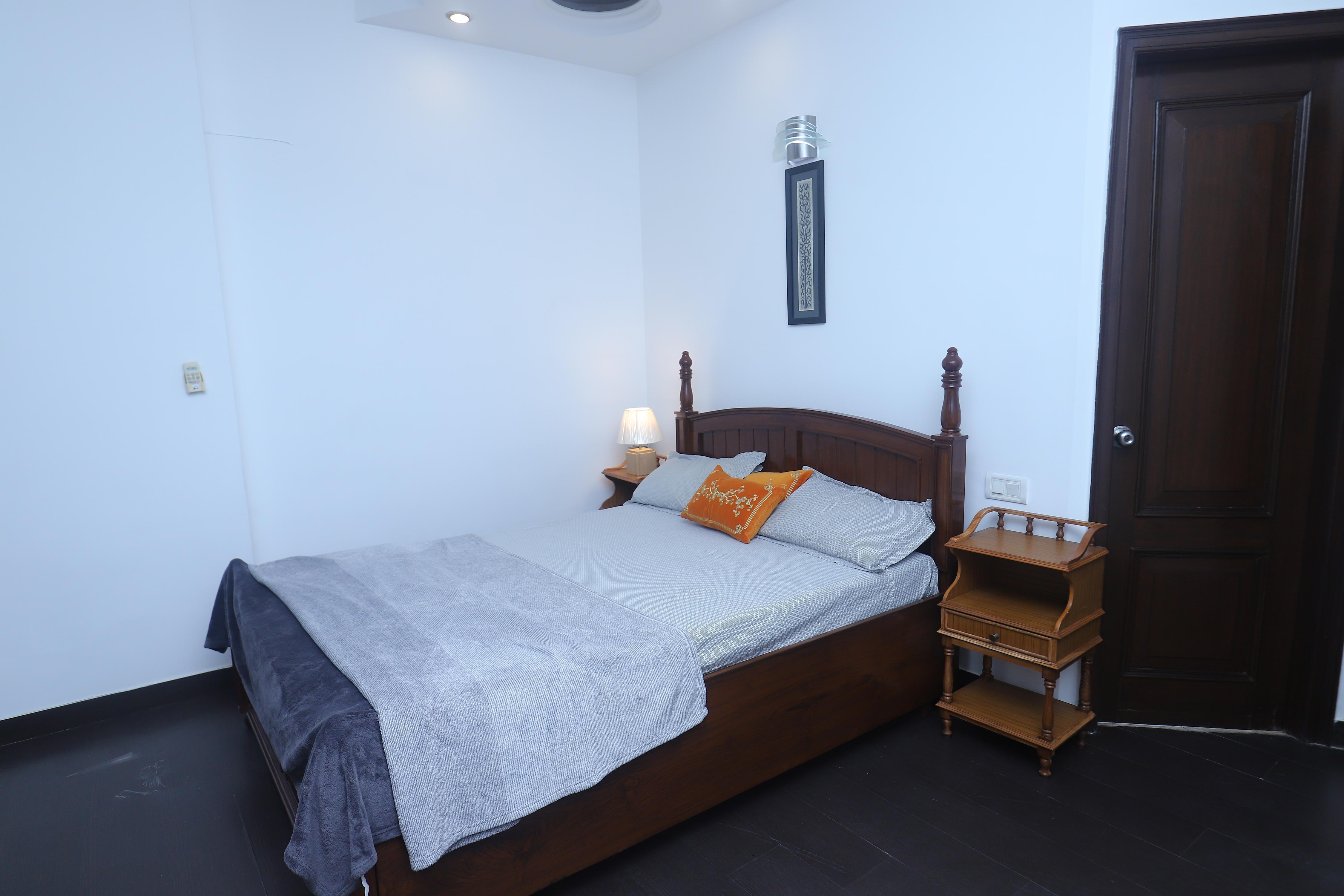 Sliceinn Orchid Room Type - Premium bedroom with attached bathroom - 103