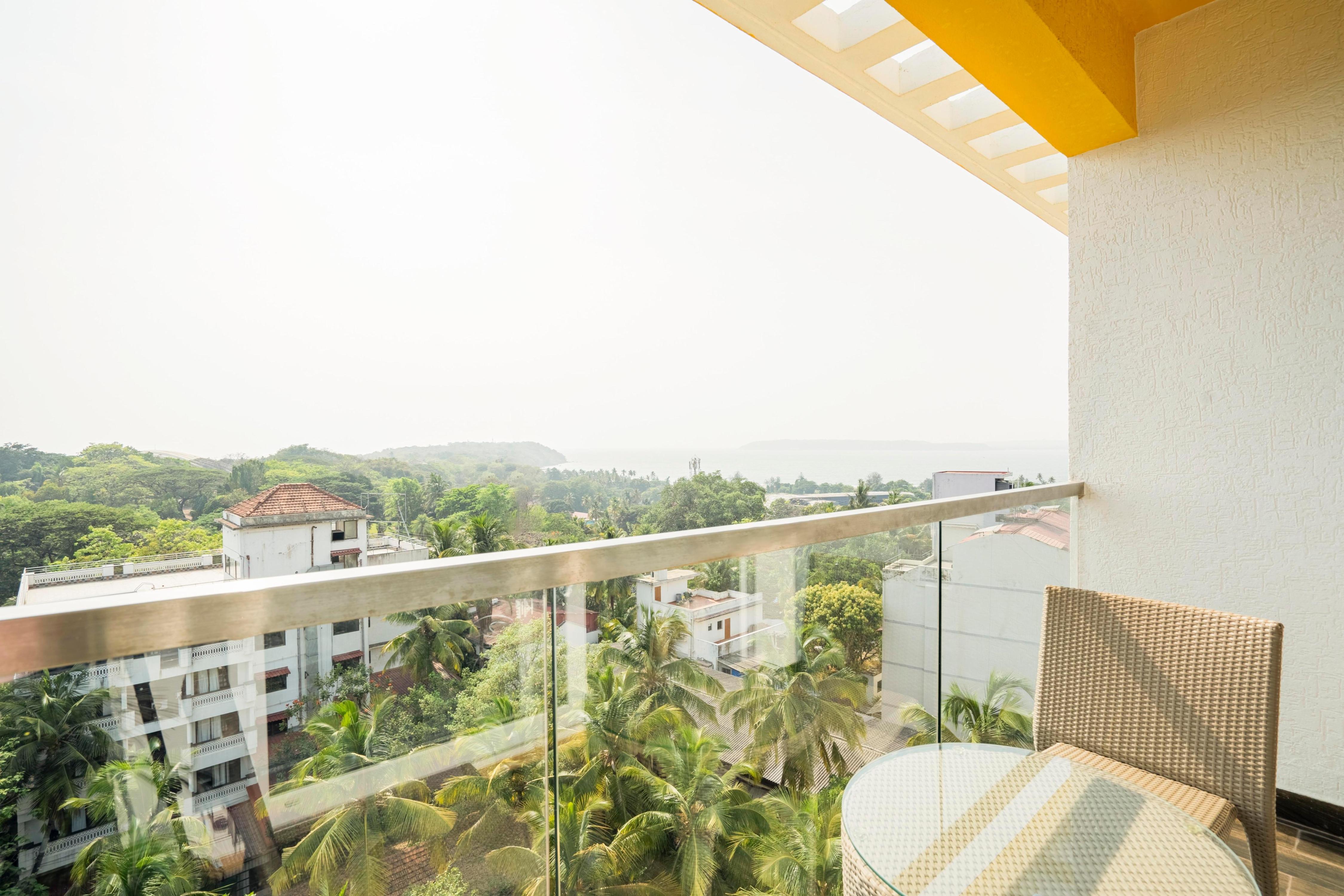 Bloom Hotel Dona Paula - Tap to explore photos