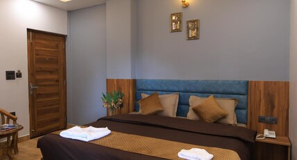 Hotel Mahadev Rishikesh Room Type - DELUXE ROOM Hotel Mahadev Rishikesh Room Type - DELUXE ROOM