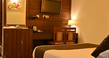 The RAI's Palace Hotels and Marriage hall Room Type - Deluxe Queen Room The RAI's Palace Hotels and Marriage hall Room Type - Deluxe Queen Room