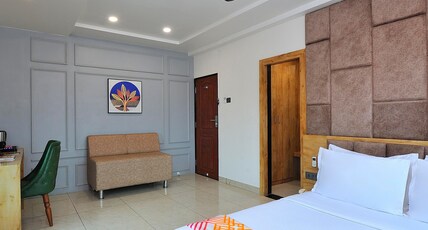 Ginger Somnath Room Type - Premium King Room