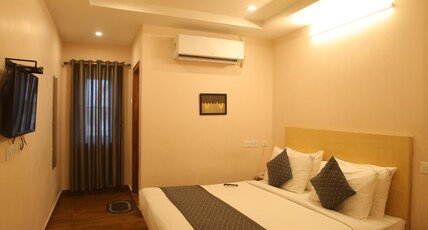 De Crown Luxury Hotel Room Type - STANDARD AC ROOM