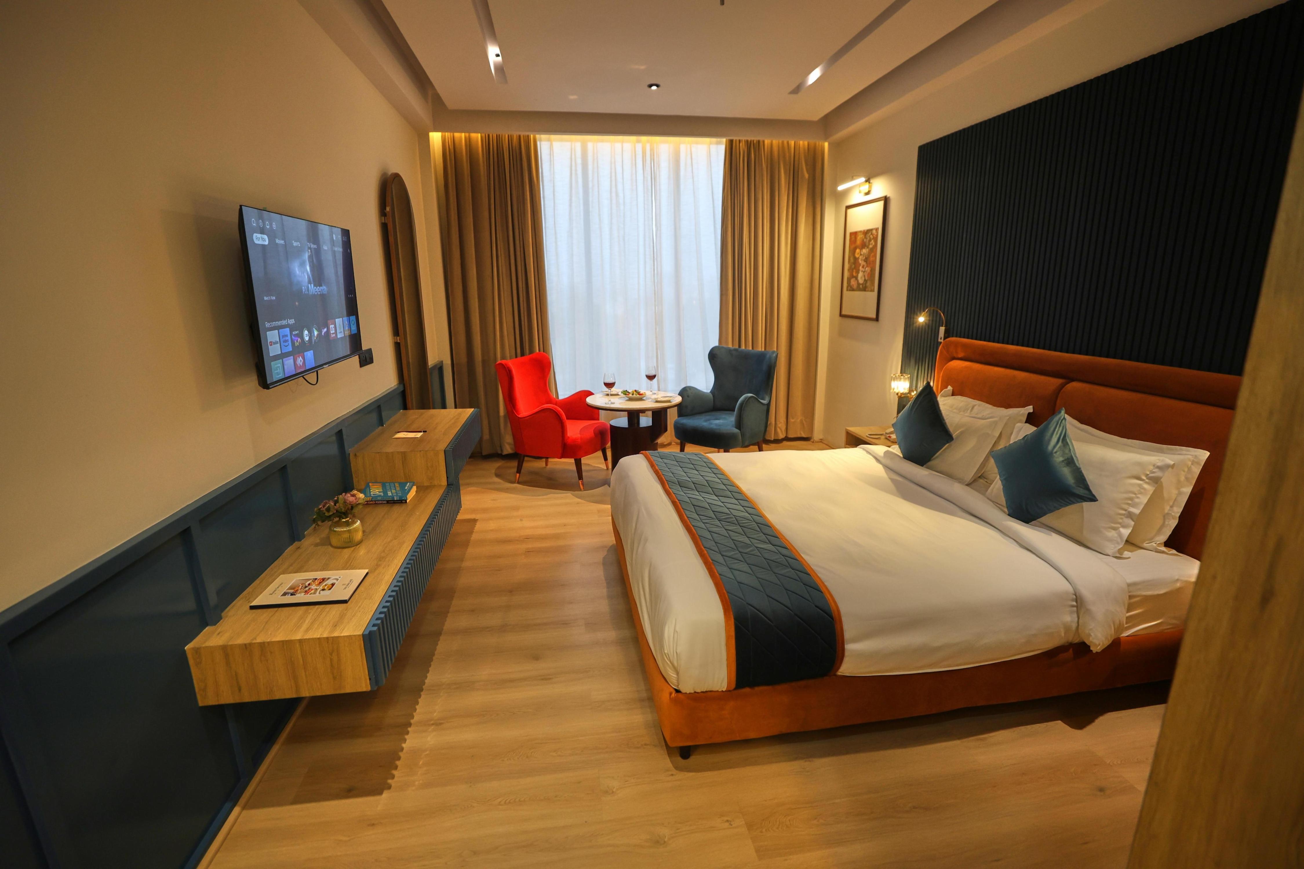 Hotel The Park Gate @ 1 min from Chandigarh Mohali Manali Highway - Tap to explore photos