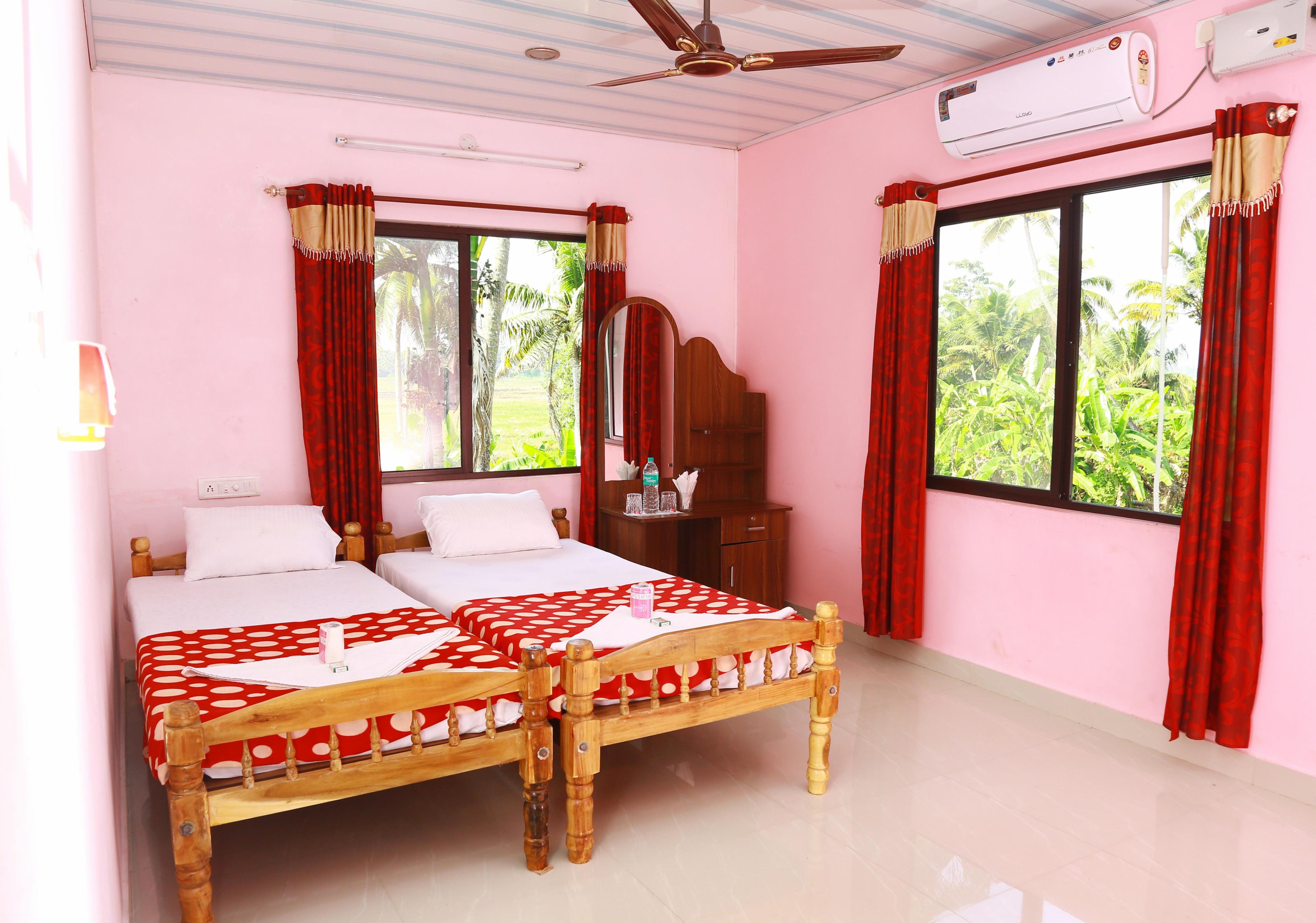 Prabudha Homestay - Tap to explore photos