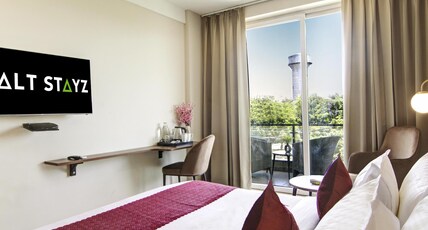 Saltstayz Select near Sohna Road City Center Room Type - Superior Room With Balcony