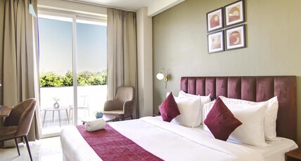 Saltstayz Select near Sohna Road City Center Room Type - Family Room with Balcony