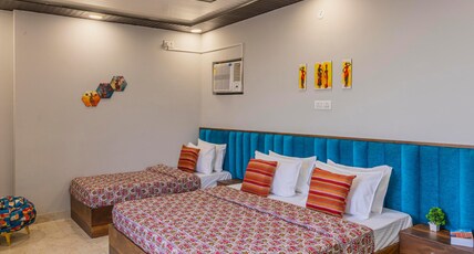 Madpackers Jaipur Room Type - Superior Triple Bed Ensuite