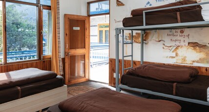 Bunker Burwa Manali Room Type - 4 bed deluxe dorm