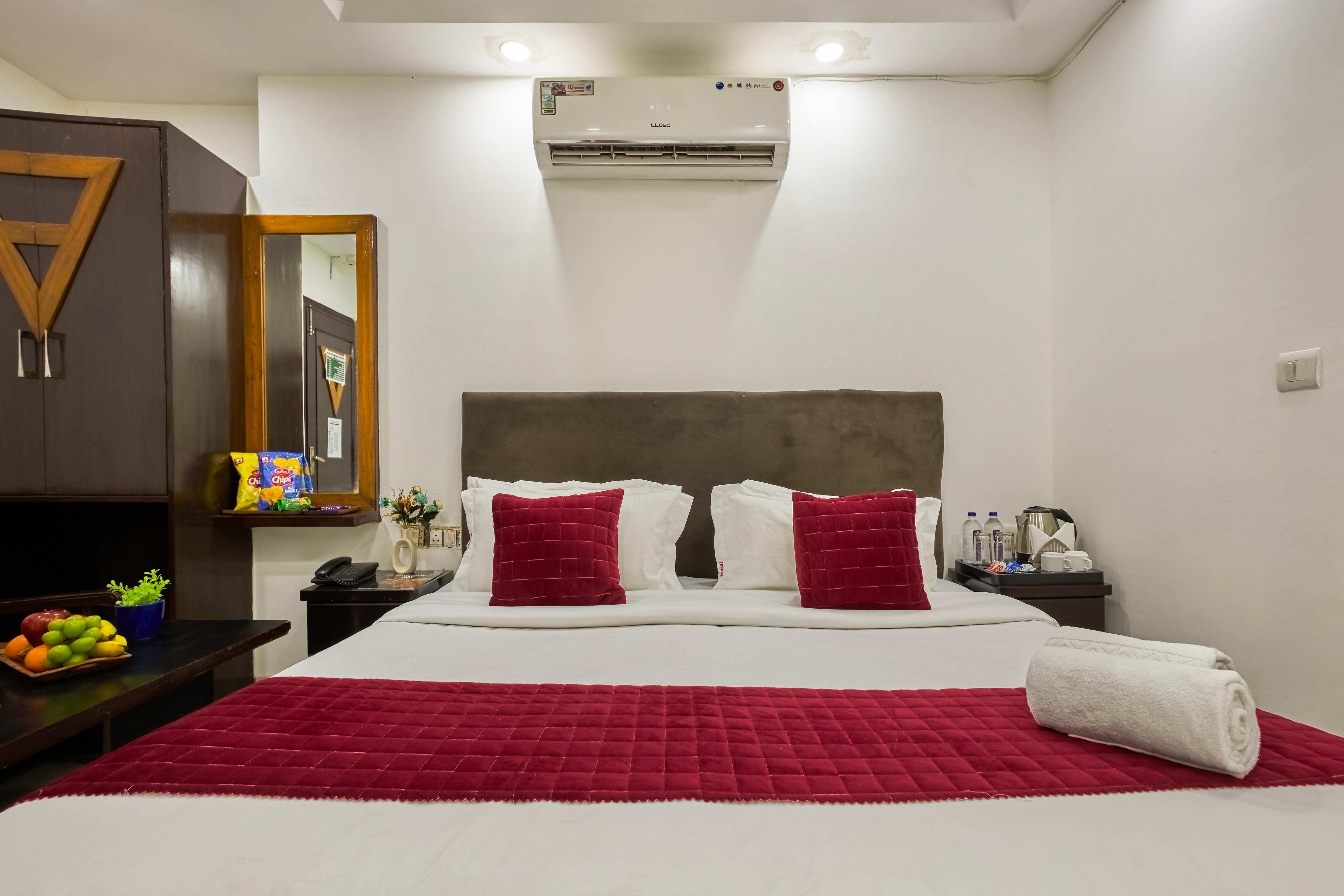 Hotel Anand 2 Min Walk From Karol Bagh Metro Station - Tap to explore photos
