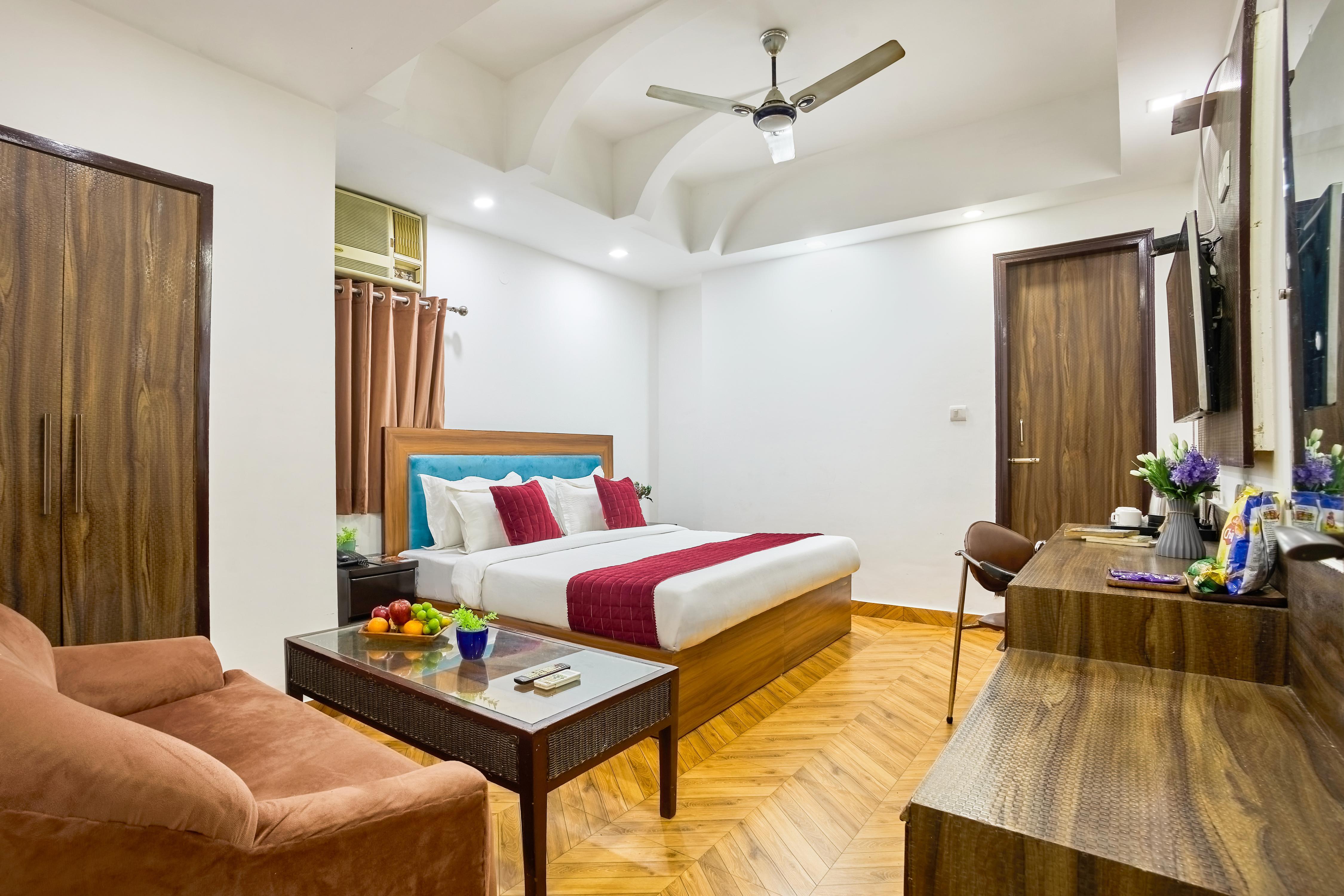 Hotel Anand 2 Min Walk From Karol Bagh Metro Station - Tap to explore photos