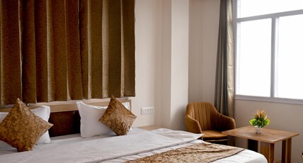 Pine Ville BnB Room Type - Room with airport and mountains view