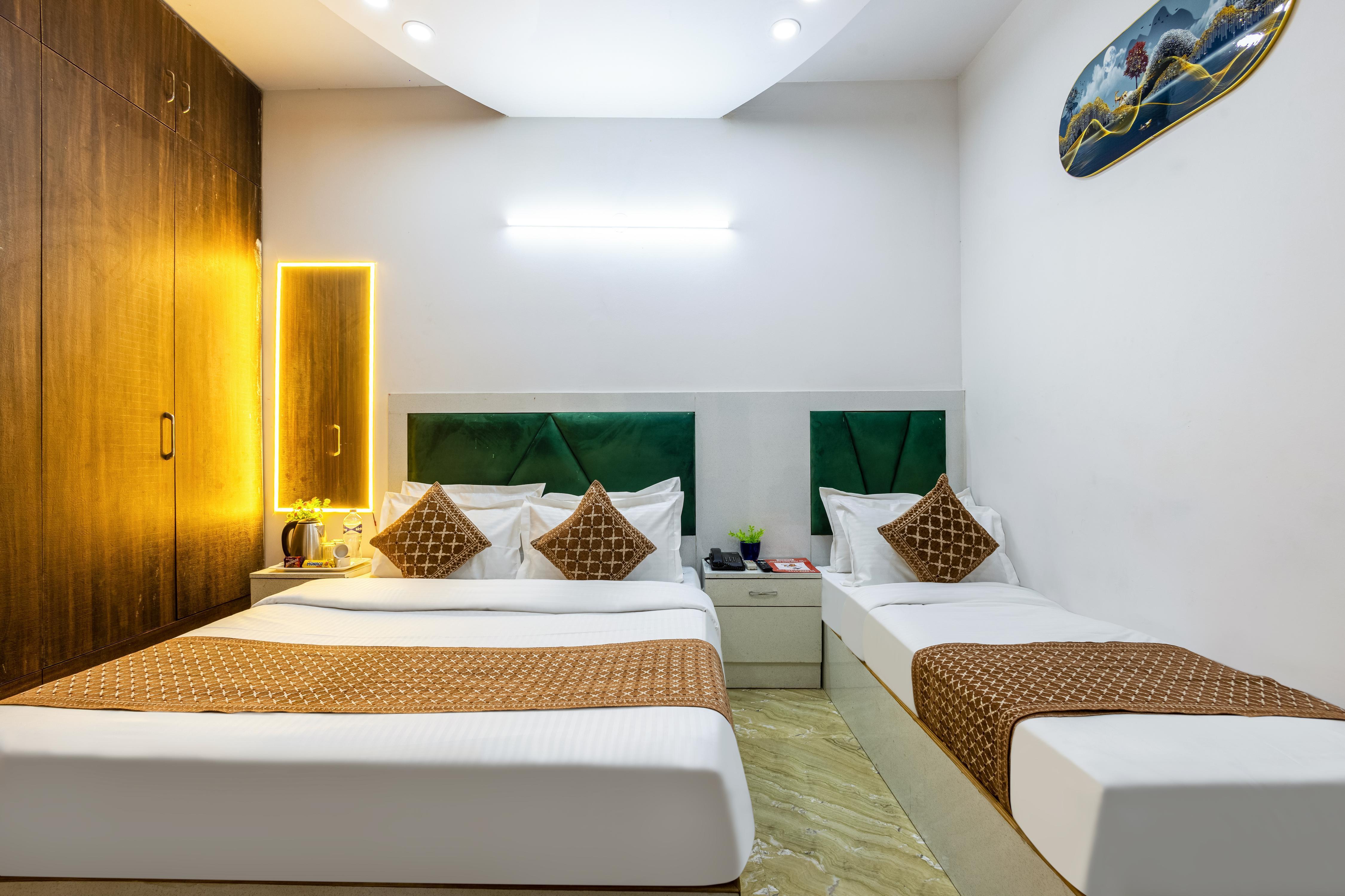 Hotel Diamond Stay Near Nizamuddin Railway Station Room Type - Triple Room With WiFi