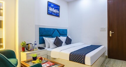 Hotel Diamond Stay Near Nizamuddin Railway Station Room Type - Superior Double Room with Balcony