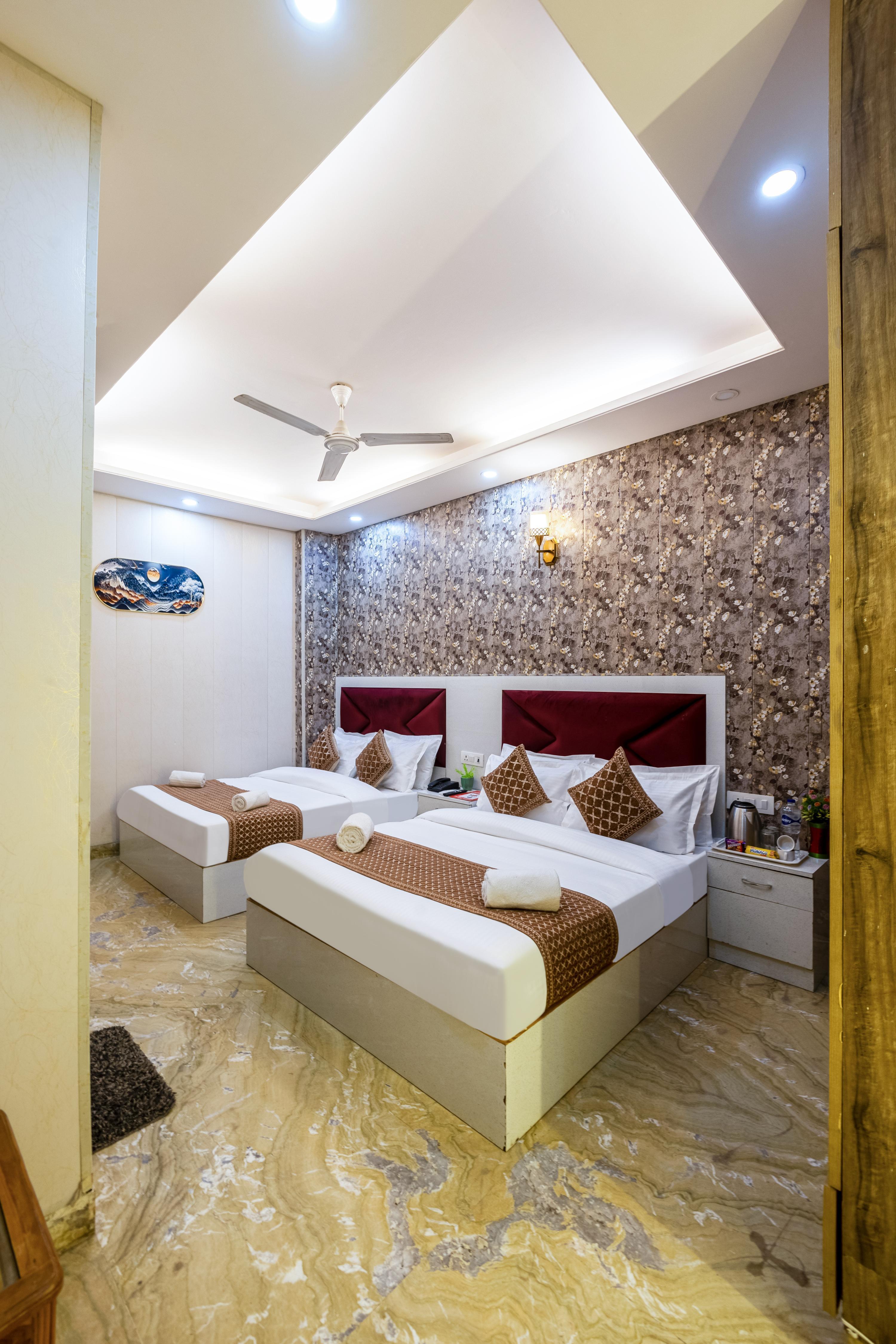 Hotel Diamond Stay Near Nizamuddin Railway Station - Tap to explore photos