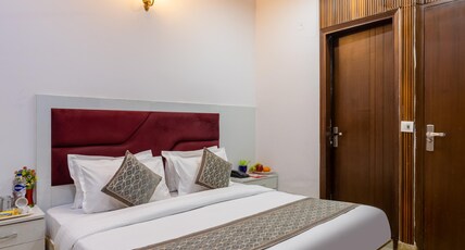 Hotel Diamond Stay Near Nizamuddin Railway Station Room Type - Deluxe Rooms