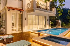 ELIVAAS Prive Suntuarios Casa Ivy | 4 BHK Villa With Pvt Pool, Gazebo & Lift