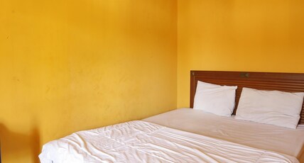 Hotel O Penginapan Budhe Sri Room Type - Indonesia Standard Double Hotel O Penginapan Budhe Sri Room Type - Indonesia Standard Double