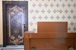 Hotel Silver Coin - 50 Meters from Kashi Vishwanath Temple