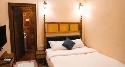 Captain Villa  Heritage House Room Type - Captain Villa Queen Room+