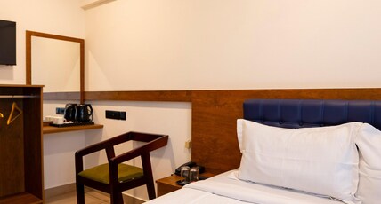 Sapphire Business Suite Room Type - King Studio Suite
