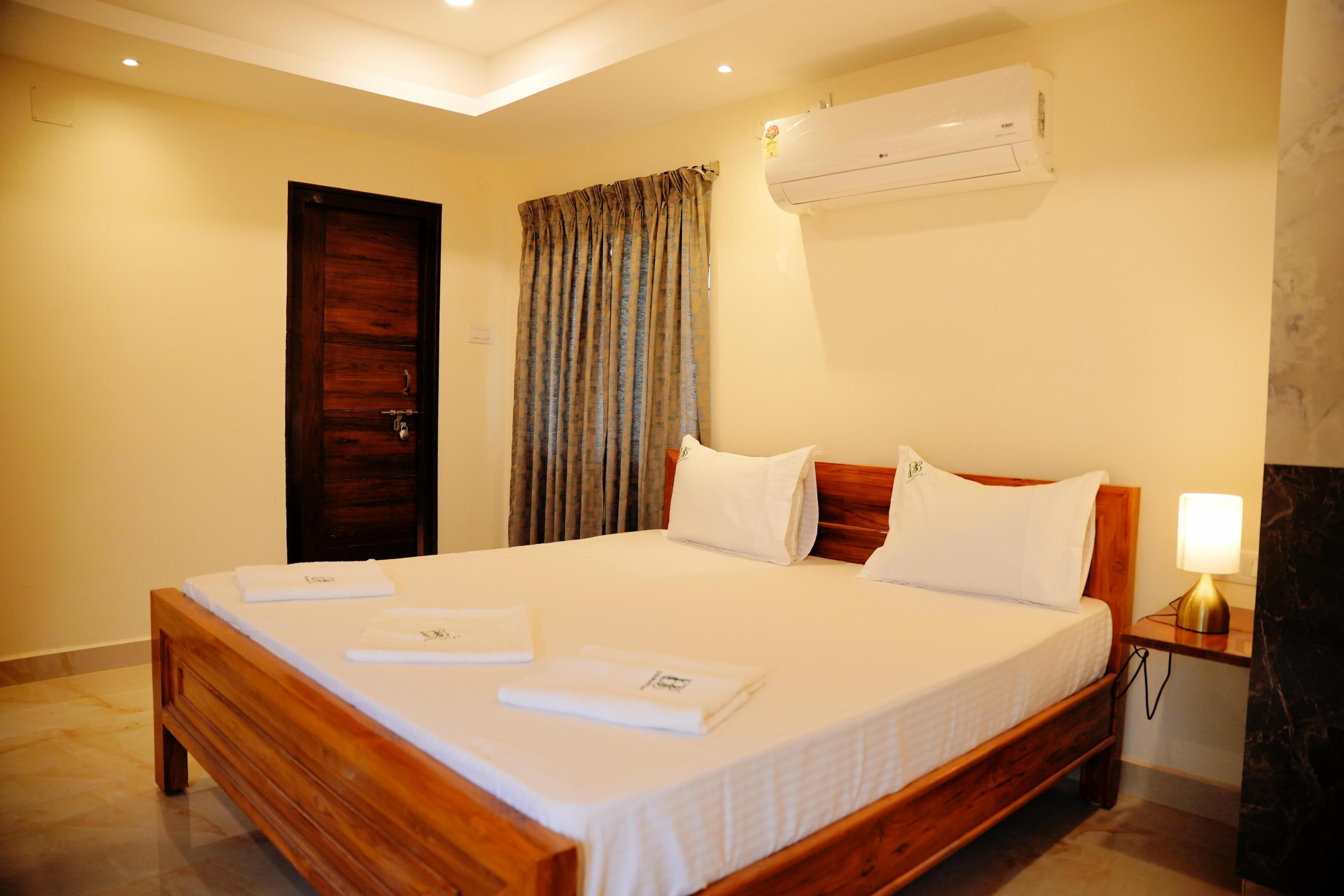 Bhargava Breeze Home Stay - Tap to explore photos