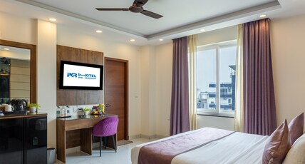 PK Boutique Hotel Noida Expressway Room Type - Club Suite with BathTub and Gym Access