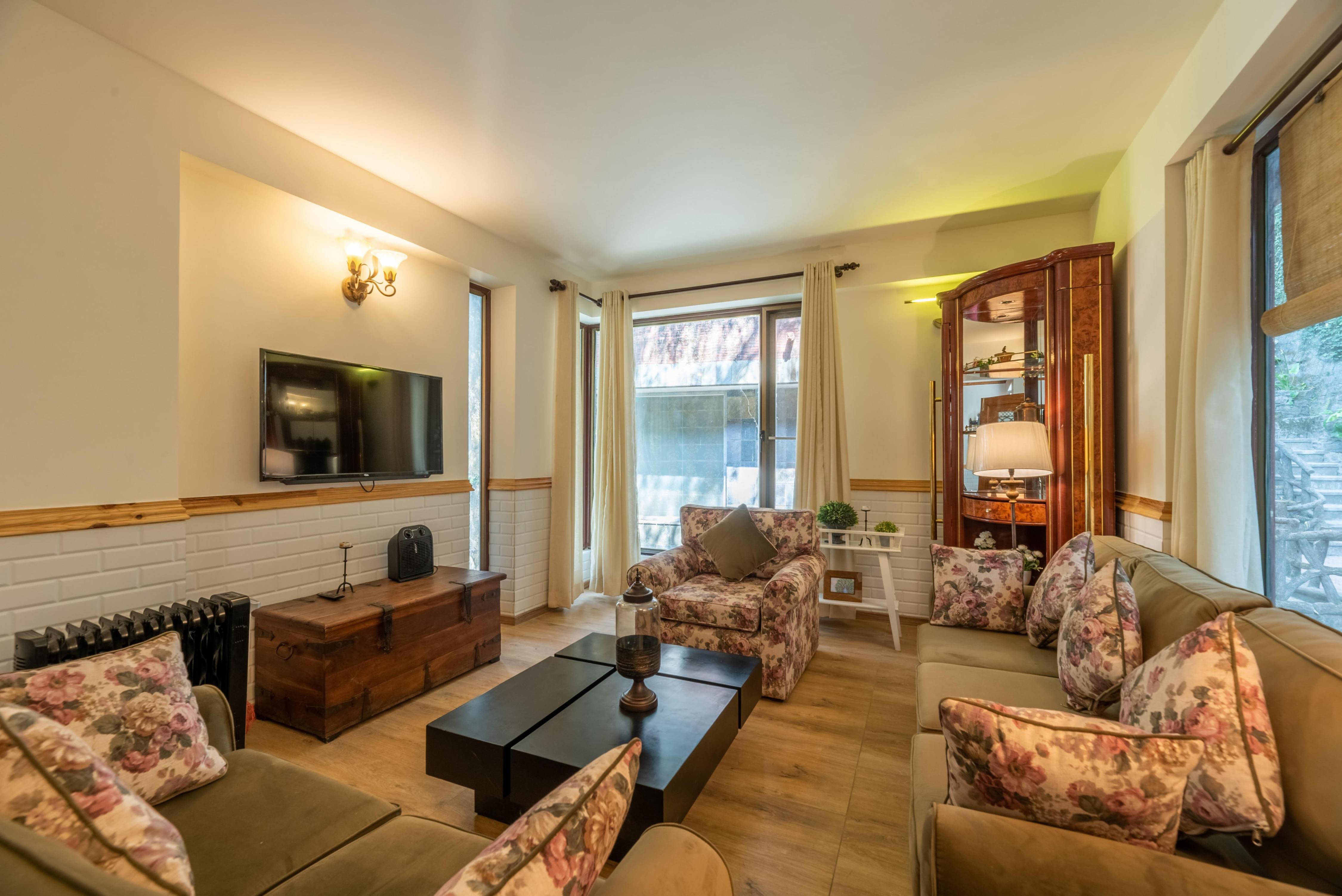 Modern 2BHK near Naini Lake Rustic Retreat - Tap to explore photos