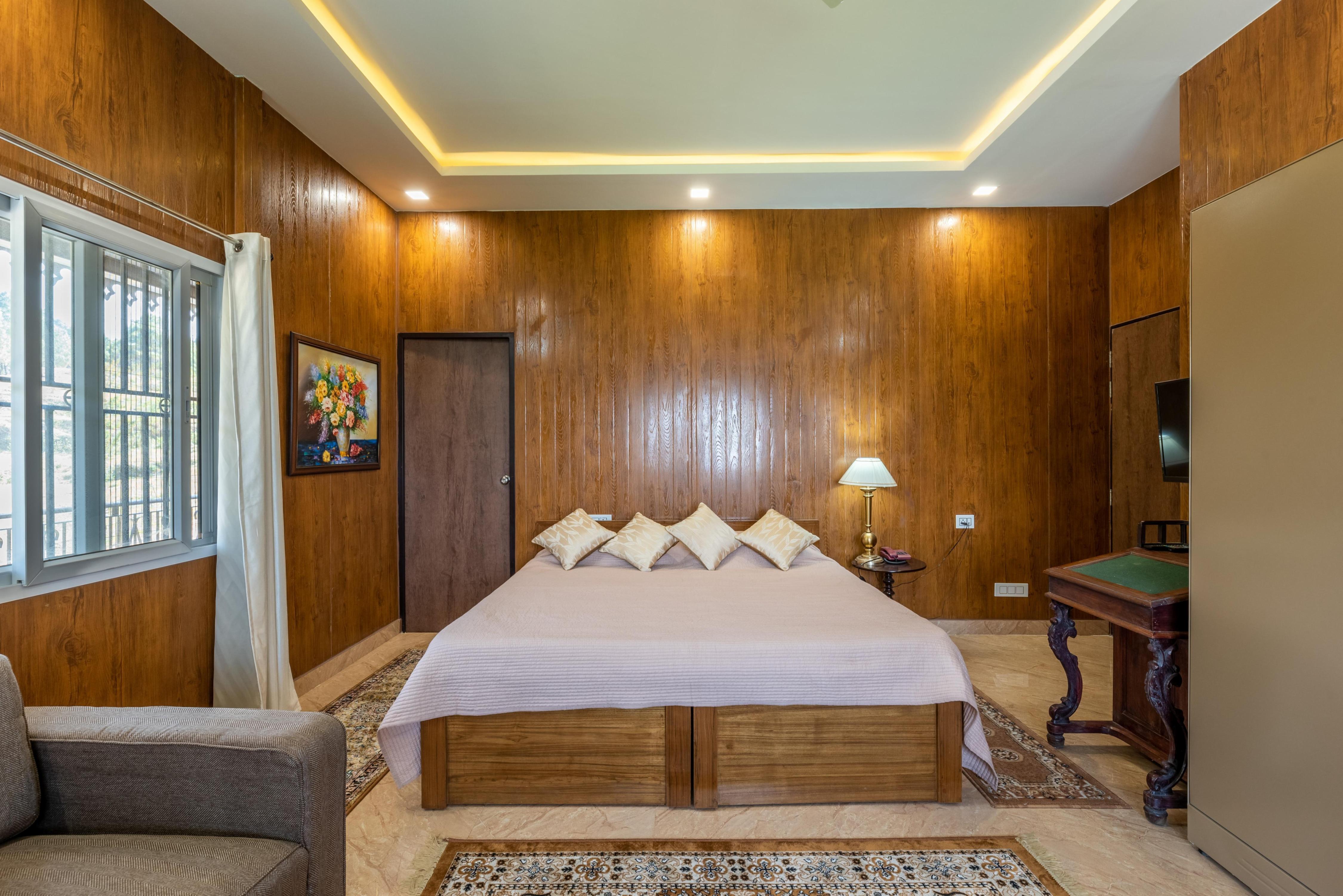 Summit View 3BHK overlooking the mountains - Tap to explore photos